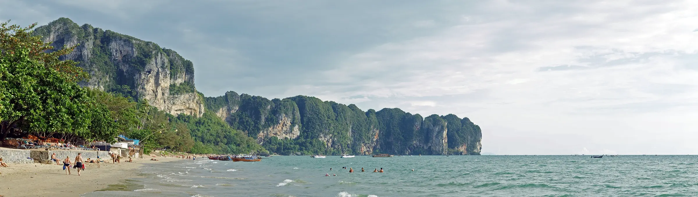 ภาพพาโนรามาหาดอ่าวนาง จังหวัดกระบี่