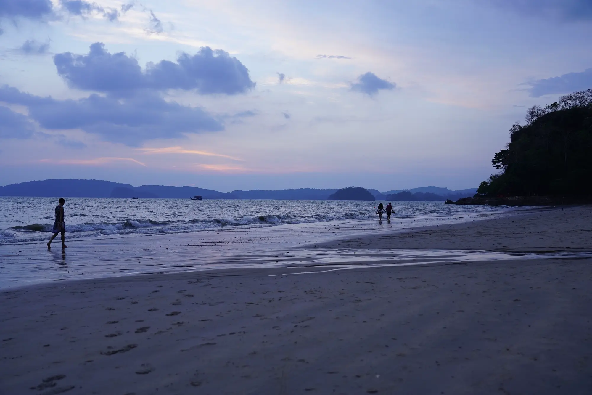 พระอาทิตย์ตกที่หาดอ่าวนาง จังหวัดกระบี่